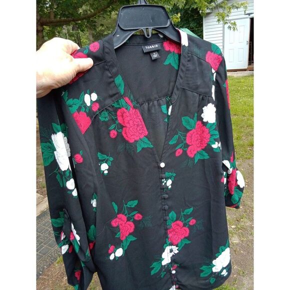 Torrid Black Floral Button Down Blouse Top 1X  #11566544 - Picture 6 of 6